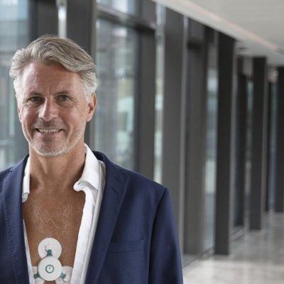 Cortrium_C3_Male-in-hallway